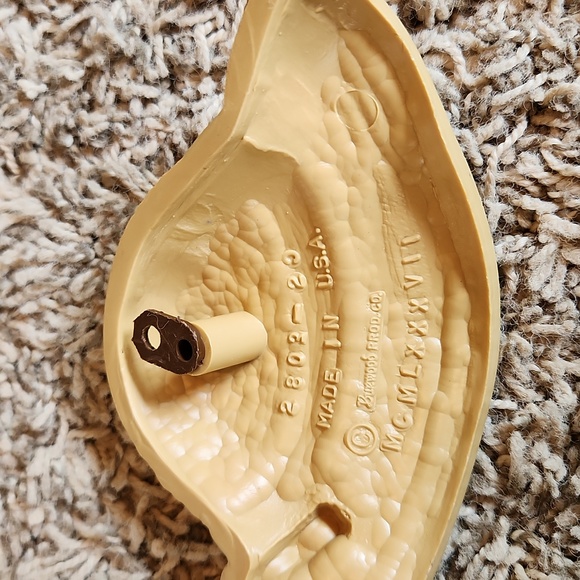 Vintage 1987 Burwood hard plastic “straw bonnets” wall hangings - set of three - Picture 7 of 8